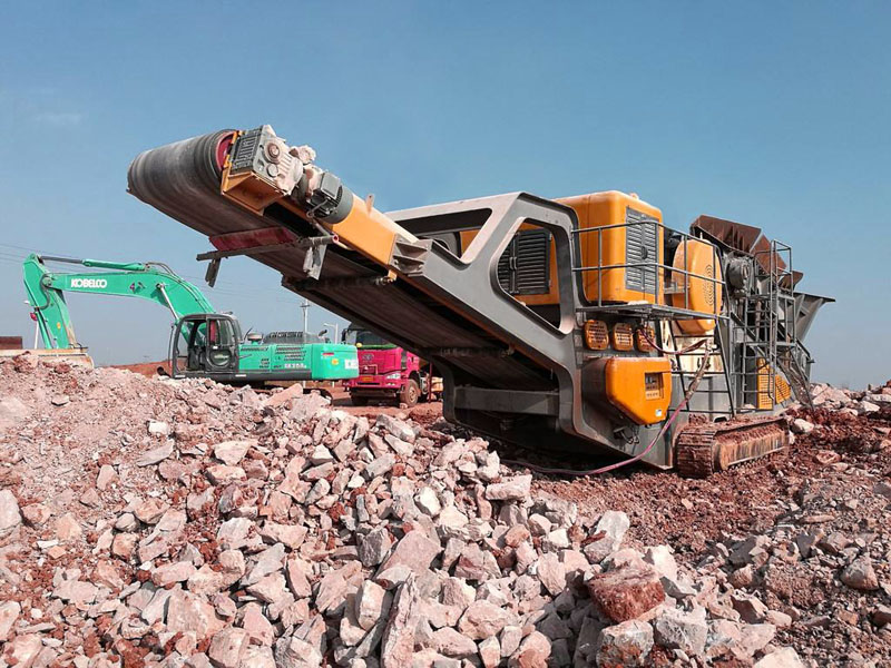 履帶式移動碎石機貴州現(xiàn)場